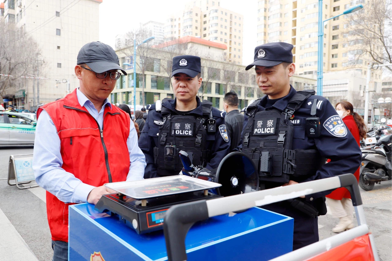 城东警方守护烟火气(5496642)-20250321094505.jpg