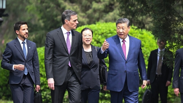 习近平会见西班牙首相桑切斯