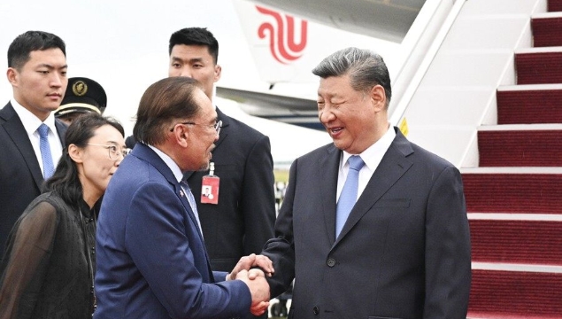 习近平抵达吉隆坡对马来西亚进行国事访问